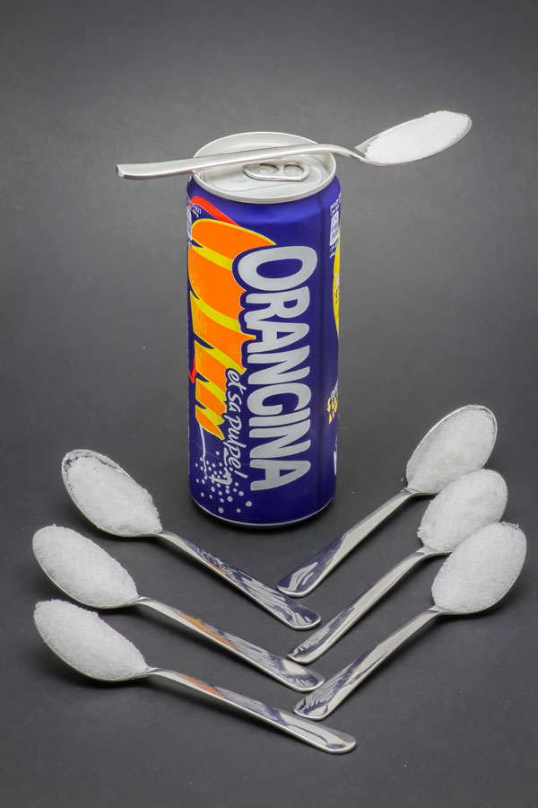 1 canette de 33cl d'Orangina contient 6,5 cuil. à café de sucre