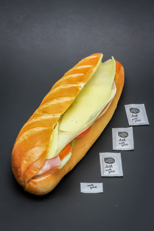 1 sandwich viennois mixte de chez Paul contient 3,3 dosettes de sel soit 2,64g